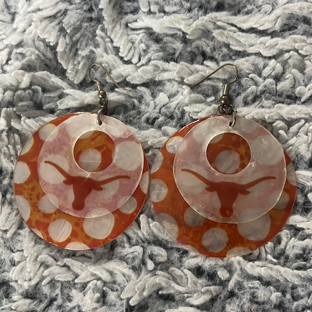 Texas longhorn dangle he shell earrings